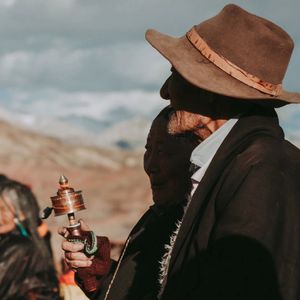 闷骚艳岳的婬乱生活视频
